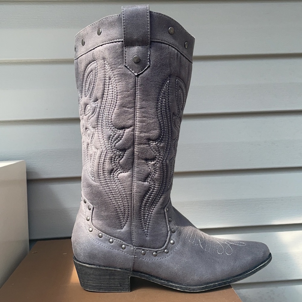 JUSTFAB Dolley gray boots. Size 6,5.